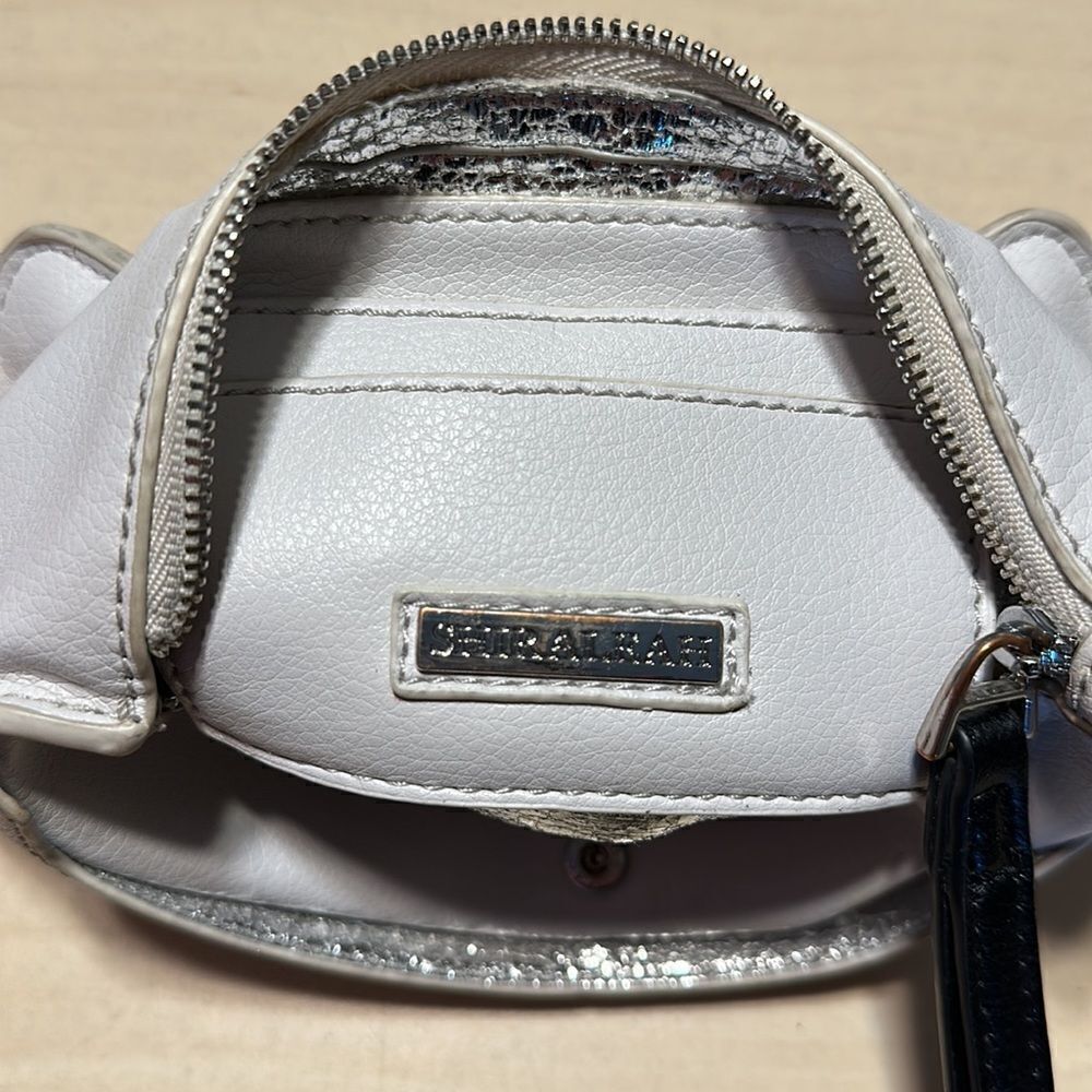 Shiraleah wristlet black & white- like new - Picture 5 of 10